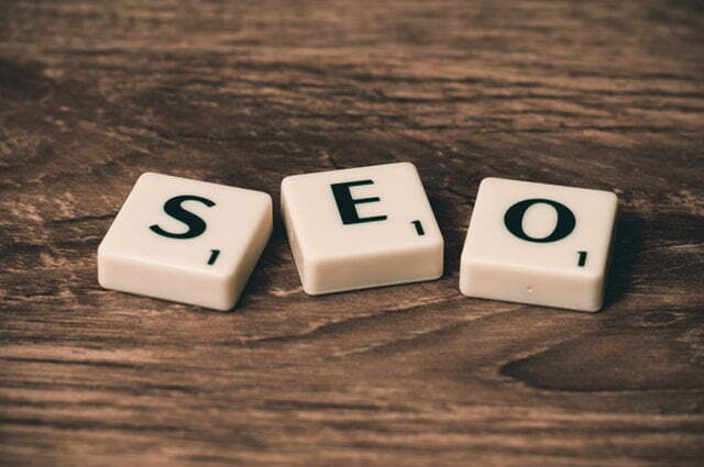 Dices on a table Spelling SEO